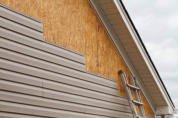 Professional Siding Repair technician working in Warren, NJ